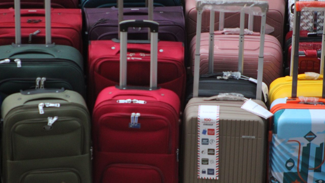 Handgepäck richtig packen und Maße prüfen